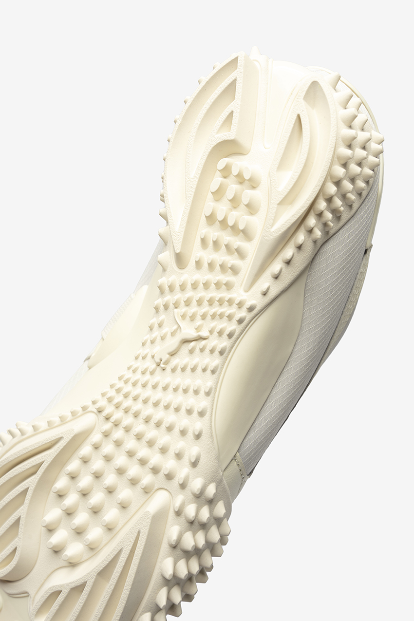 Vapor Gray/Frosted Ivory' (397329-01) & Black/Strong Gray (397329-02)