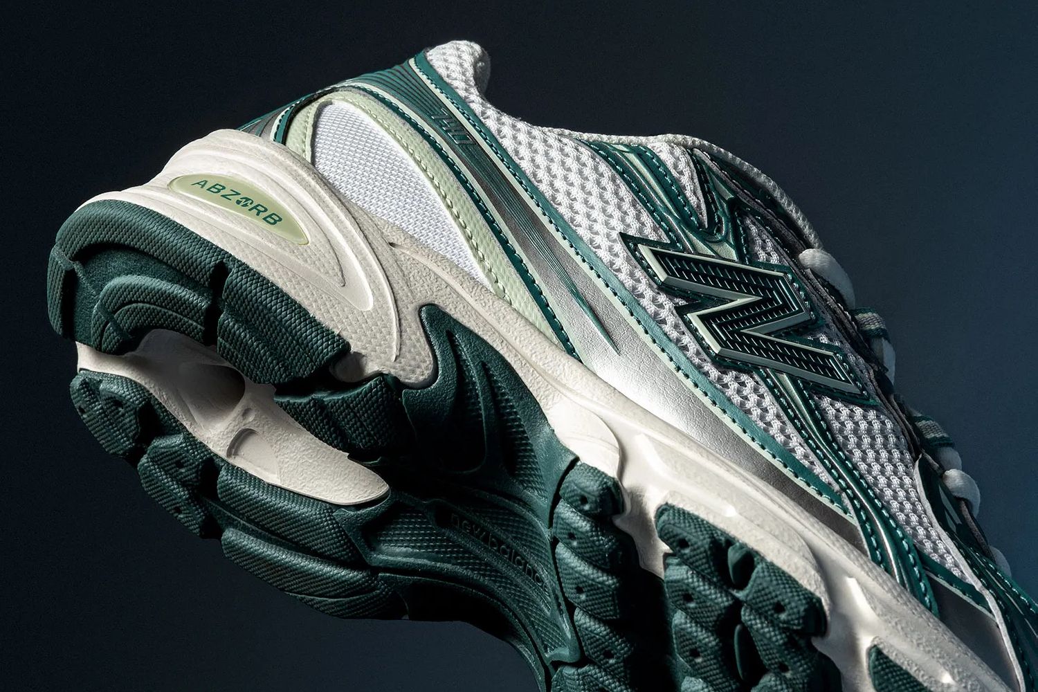 New Balance 740 Marsh Green Silver sideways U740GR2