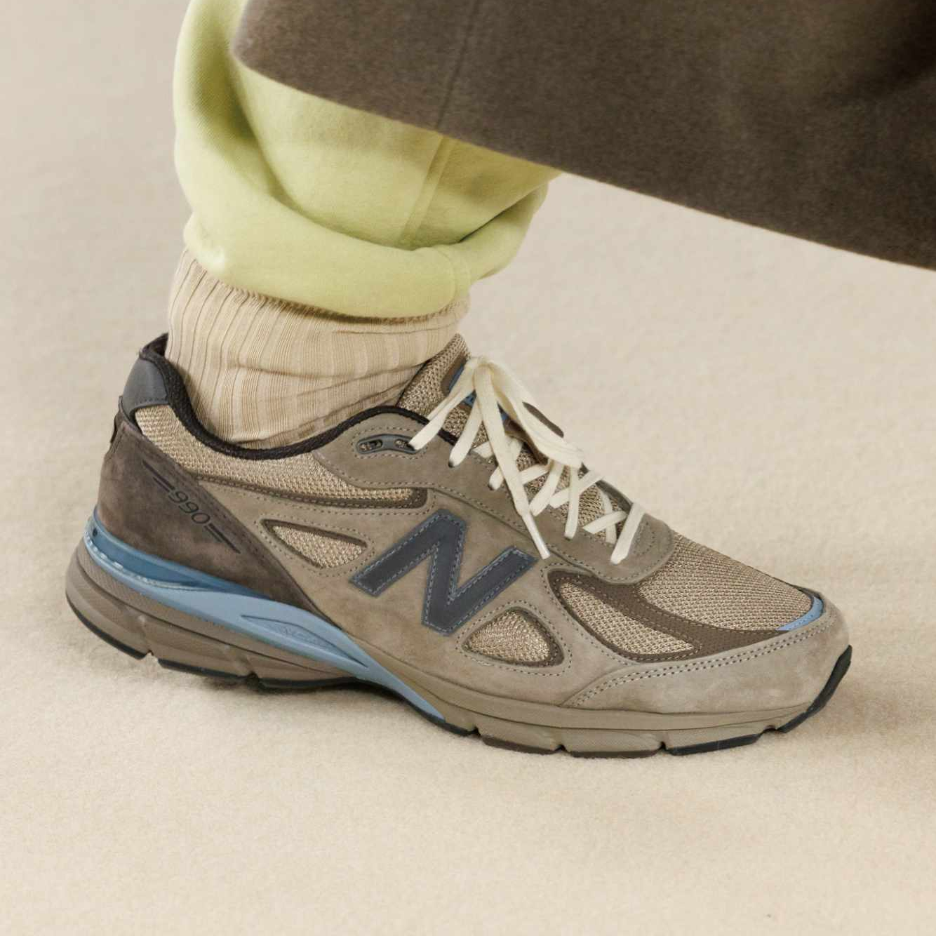 AURALEE x New Balance 990v4