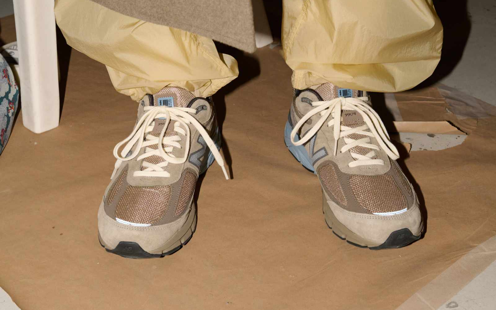 AURALEE x New Balance 990v4