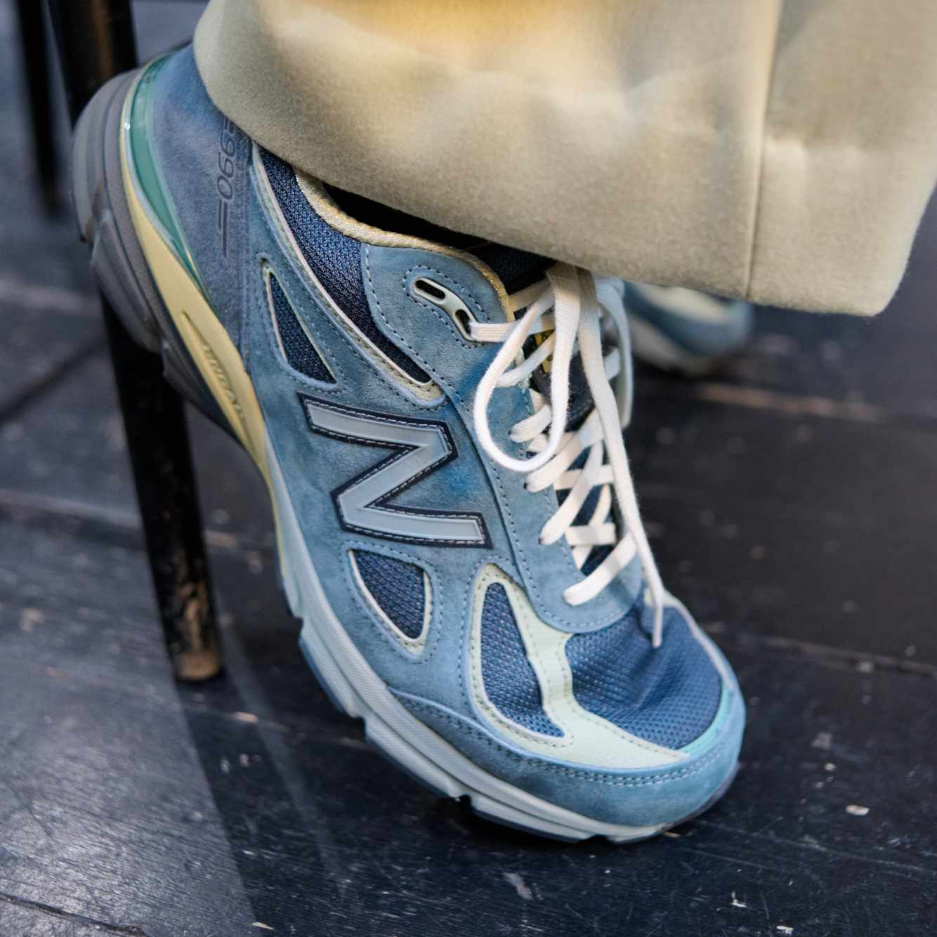 AURALEE x New Balance 990v4