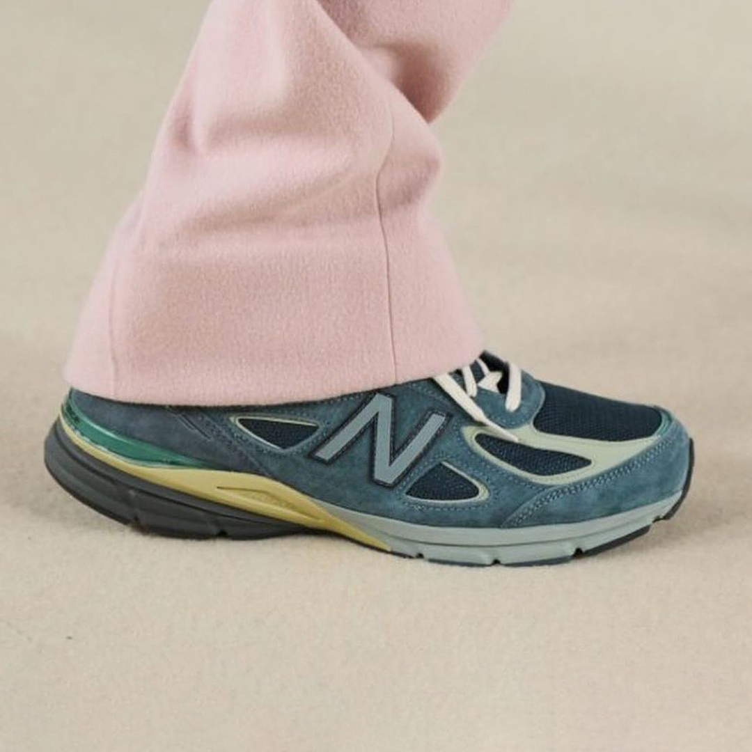 AURALEE x New Balance 990v4