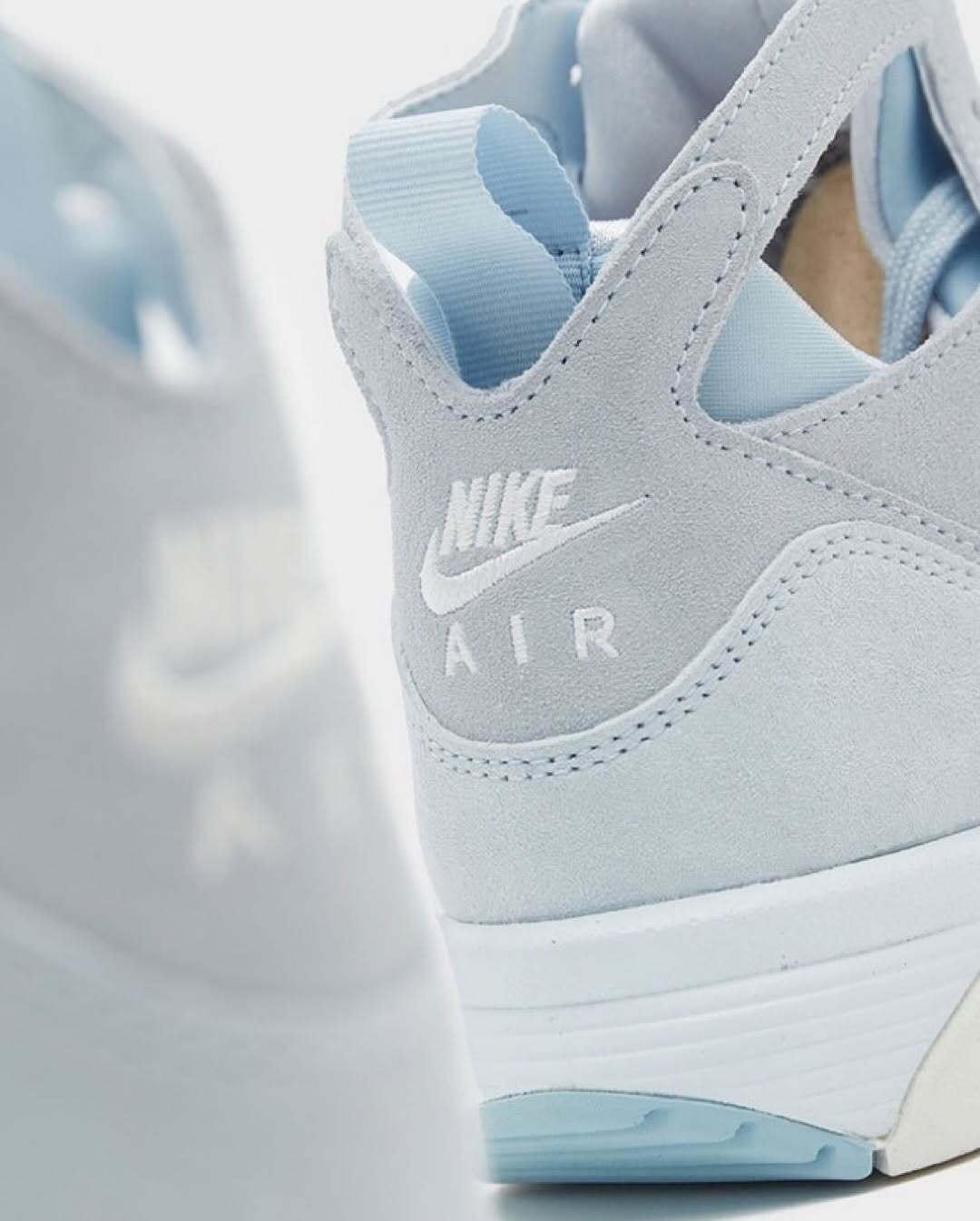 Sail (IB7678-100) / Blue Tint (IB7678-400)