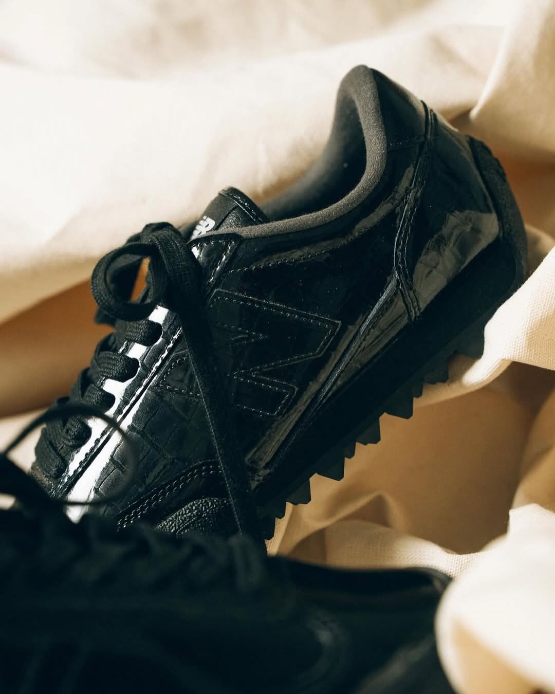 New Balance Gator Run Black (UGTR2SV) / Shadow Red (UGTR17G)