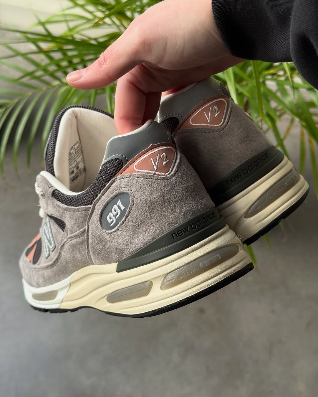 New Balance MIUK 991v2 'Elephant' Brings Heritage Craft Into the